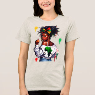 Camiseta Triblenda Adolescente afroamericana celebrando su herencia