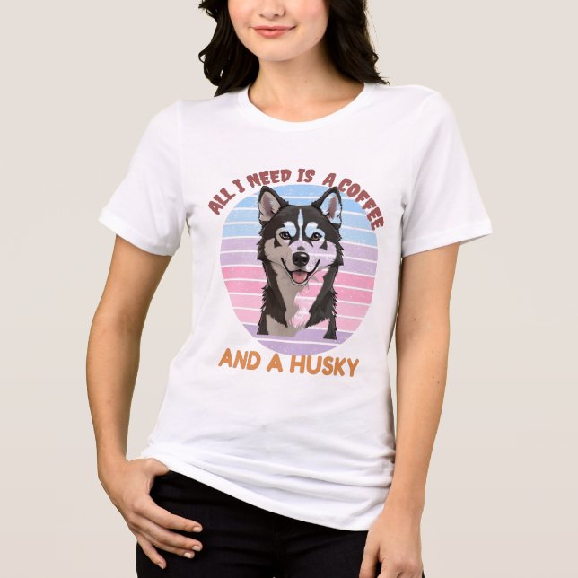 Camiseta Triblenda ALL I NEED IS A COFFEE AND A HUSKY T-Shirt (Anverso)