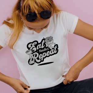 Camiseta Triblenda Amantes de Ramen Cartoon de Fideos Blanco y Negro