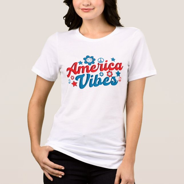 Camiseta Triblenda AMÉRICA VIBES Groovy Tipografía Retro (Anverso)