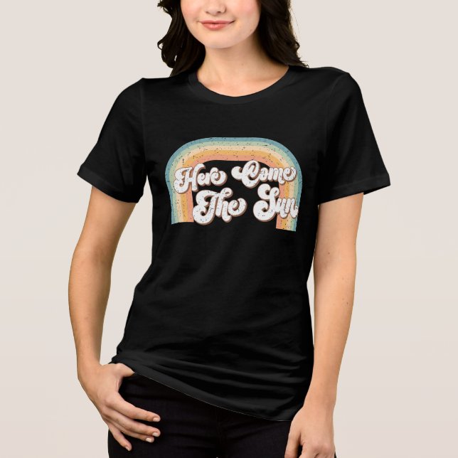 Camiseta Triblenda Aquí viene el sol (Anverso)