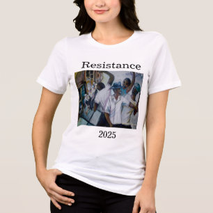 Camiseta Triblenda Arte de Resistance 2025 por Janie McGee
