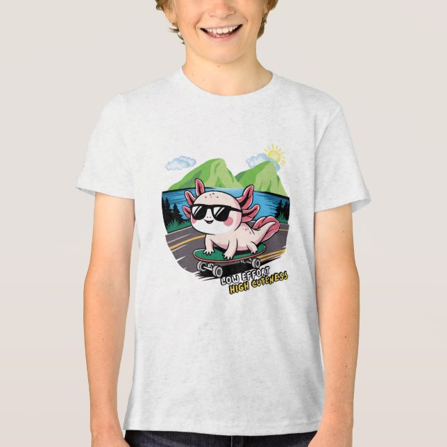 Camiseta Triblenda Axolotl montando patineta (Anverso)