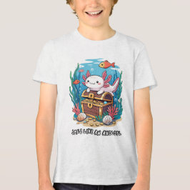 Camiseta Triblenda Axolotl sentado orgullosamente sobre un cofre del 