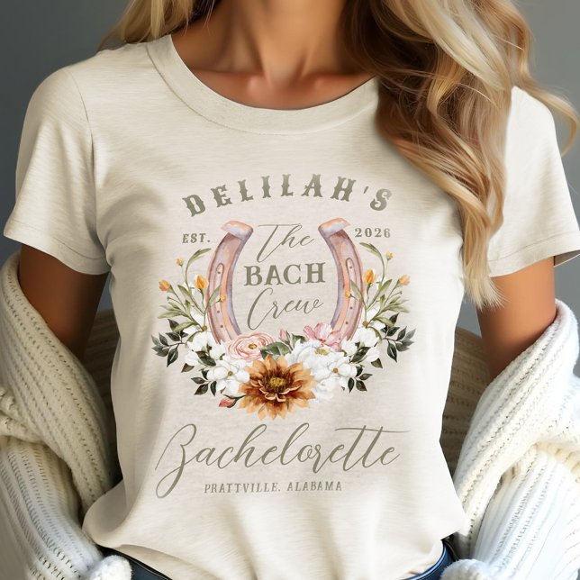 Camiseta Triblenda Bach Crew Western Floral Horseshoe Bachelorette (Bach Crew Western Floral Horseshoe Bachelorette Tri-Blend Shirt)