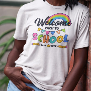 Camiseta Triblenda Bienvenida el arcoiris a la escuela con año
