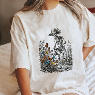 Camiseta Triblenda Boceto de jardín de mariposas regando esqueleto