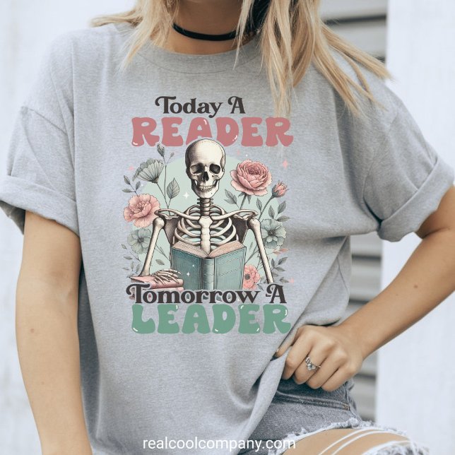 Camiseta Triblenda Bookish & Badass Skeleton Funny Leading Tee (Subido por el creador)