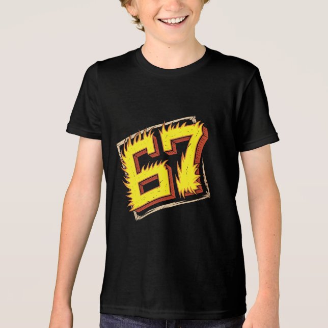 Camiseta Triblenda Brainrot 67: Number on Fire (Anverso)