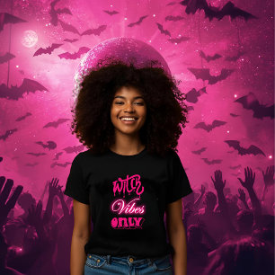 Camiseta Triblenda bruja rosa sólo vibes halloween guion mujer negro