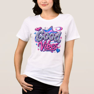 Camiseta Triblenda Buenas Vibraciones Letras Burbuja Cromo Y2K Rosa A
