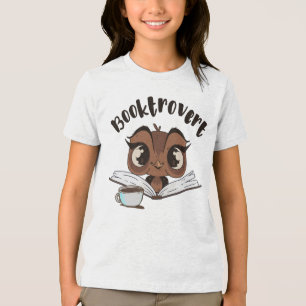 Camiseta Triblenda búho Booktrovert con libro y café