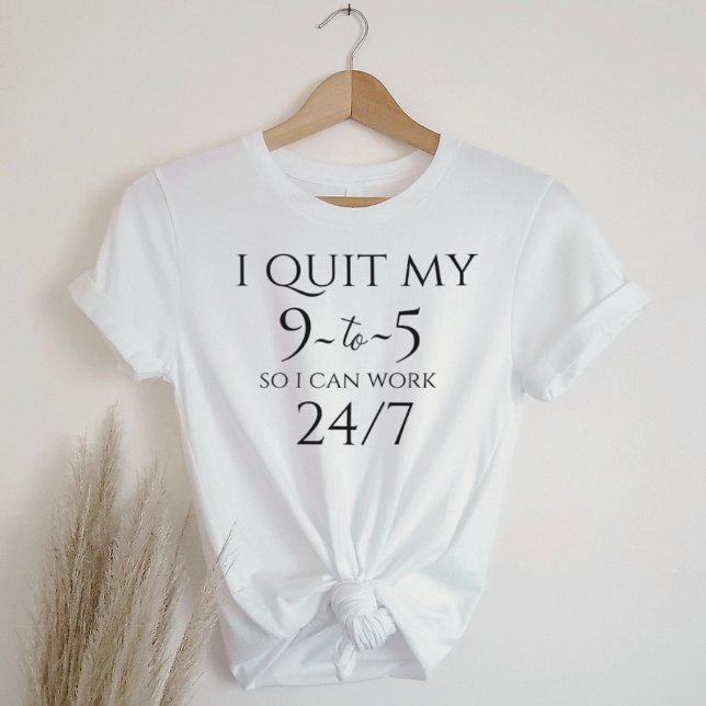 Camiseta Triblenda Business Casual Graphic Tee - Quit 9 to 5 (Subido por el creador)