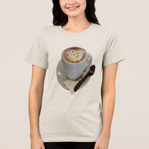 Camiseta Triblenda Café Americano con diseño de tulipán y chocolate