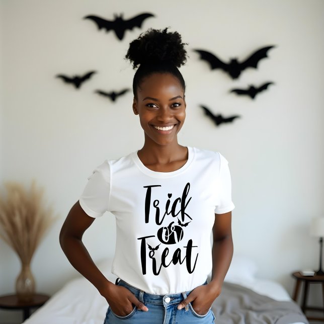 Camiseta Triblenda Calabaza De Guión De Pincel Tipográfico O Tratamie (Trick Or Treat Typographic Brush Script Pumpkin Tri-Blend Shirt)