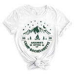 Camiseta Triblenda Camping de la dama de honor verde<br><div class="desc">Acceder a tu fin de semana de soltera temática de camping usando este divertido y elegante tee para la fiesta nupcial con elementos temáticos verdes al aire libre! Si tiene alguna pregunta o petición con respecto al diseño,  por favor contáctenos a través del chat; ¡estaríamos encantados de ayudar!</div>