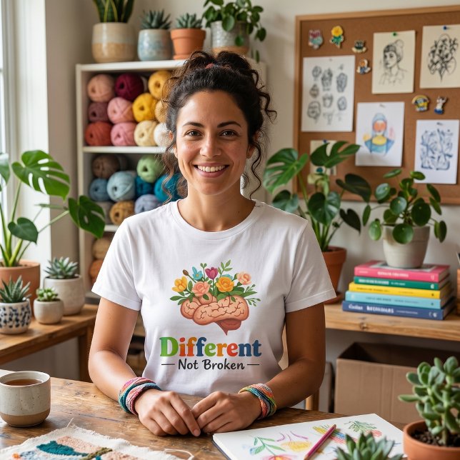 Camiseta Triblenda Cerebro Floral Diferente No Roto: Neurodiversidad (Subido por el creador)