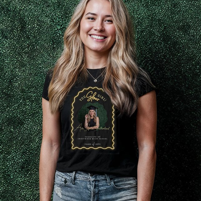 Camiseta Triblenda Chica brillante Wavy Yellow Neon Graduation Photo (You Glow Girl Wavy Yellow Neon Graduation Photo Tri-Blend Shirt)