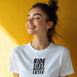 Camiseta Triblenda Chica de bicicleta retro Ironía negra