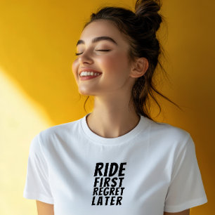 Camiseta Triblenda Chica de bicicleta retro Ironía negra