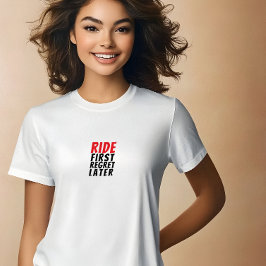 Camiseta Triblenda Chica de bicicleta retro Ironía negro rojo