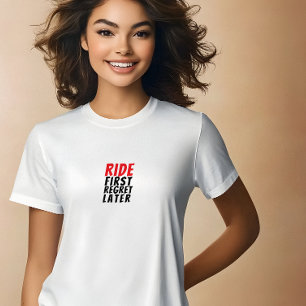 Camiseta Triblenda Chica de bicicleta retro Ironía negro rojo