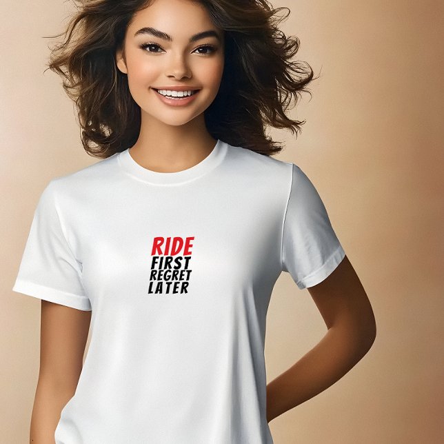 Camiseta Triblenda Chica de bicicleta retro Ironía negro rojo (This tee is the *perfect* way to celebrate her love of bikes!)