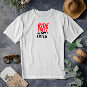 Camiseta Triblenda Chica de bicicleta retro Ironía negro rojo
