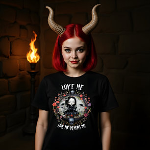 Camiseta Triblenda Chica gótica acuarela con cita de amor