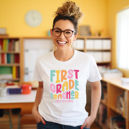Camiseta Triblenda Colorful First Grade Teacher Text Design