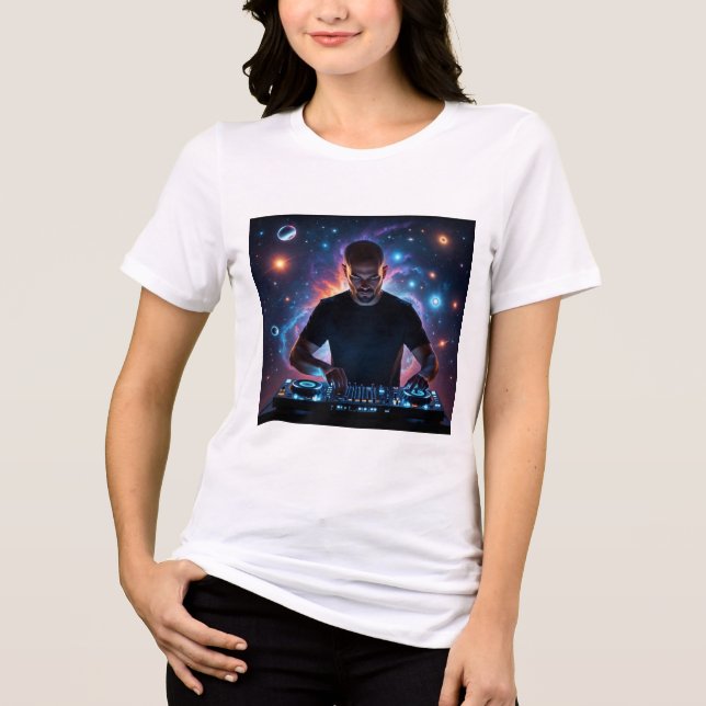 Camiseta Triblenda Cosmic DJ: Mixing the Music of the Universe” (Anverso)