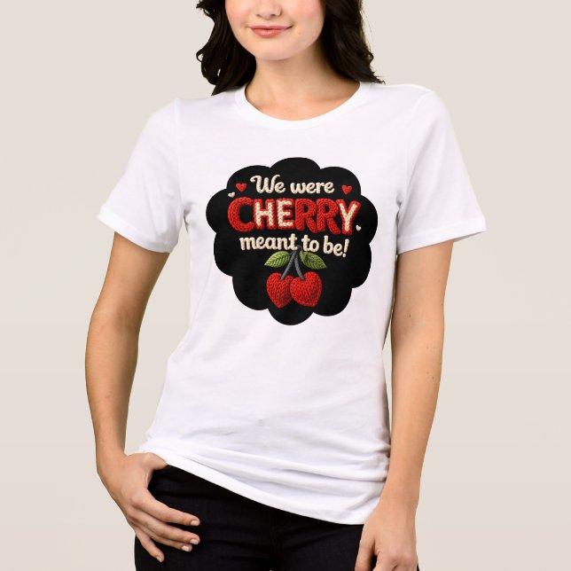 Camiseta Triblenda Cozy knitted-style typography and adorable cherry  (Anverso)