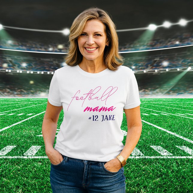 Camiseta Triblenda Crea tu propia mamá Personalizado de fútbol (Modern minimalist Football Mama shirt in pink + black. Add player name and jersey number.
)
