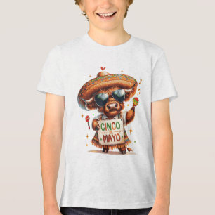 Camiseta Triblenda Cuidada vaca de Highland usando Poncho Cinco De Ma