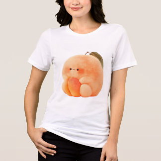Camiseta Triblenda Cute Fluffy Peach Sprite Cradling Tiny Peach Women