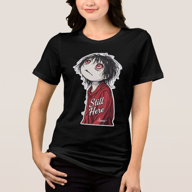 Camiseta Triblenda Dark Anime  "Still Here" Aesthetic Gothic Illustra (Anverso)