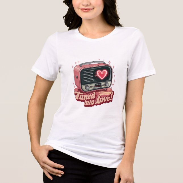 Camiseta Triblenda Diseño de radio retro sintonizado en amor (Anverso)