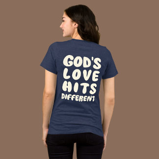 Camiseta Triblenda El Amor de Dios Golpea Diferente, Fe Cristiana