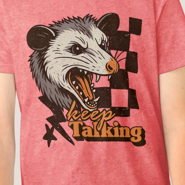 Camiseta Triblenda El retro sigue hablando de Feral Possum: Animal sa (This keep talking feral possum design brings bold edgy humor to your day!
)