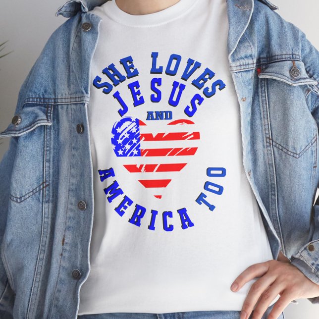 Camiseta Triblenda Ella ama a Jesús y a Estados Unidos también (Subido por el creador)