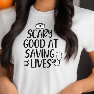 Camiseta Triblenda Enfermera de Halloween Buena en Salvar Vidas