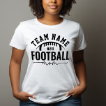 Camiseta Triblenda Equipo de fútbol blanco y negro personalizado Mamá<br><div class="desc">Camiseta personalizado de fútbol para mamás - mostrada en White Design incluye un elegante logo de fútbol con texto personalizado deportivo. Personaliza con el nombre del equipo de fútbol de tu jugador y el número de camiseta. Se pueden modificar el diseño negro y los colores de las camisas blancas.</div>