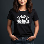 Camiseta Triblenda Equipo de fútbol blanco y negro personalizado Mamá<br><div class="desc">Camiseta de fútbol personalizado para mamás - mostrada en Diseño Negro presenta un elegante logo de fútbol con texto personalizado deportivo. Personaliza con el nombre del equipo de fútbol de tu jugador y el número de camiseta. El diseño blanco y los colores de las camisas negras se pueden modificar.</div>