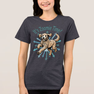 Camiseta Triblenda Es el Doodle dorado de Zoomie Time