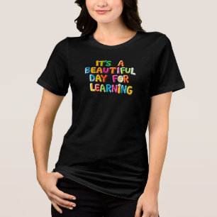 Camiseta Triblenda Es un hermoso día para aprender: clase colorida