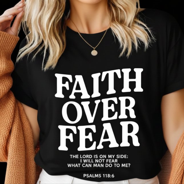 Camiseta Triblenda Faith Over Fear Christian– Psalm 118:6 Bible Verse (Choose faith over fear — Psalm 118:6 inspires courage, strength, and trust in every step.)