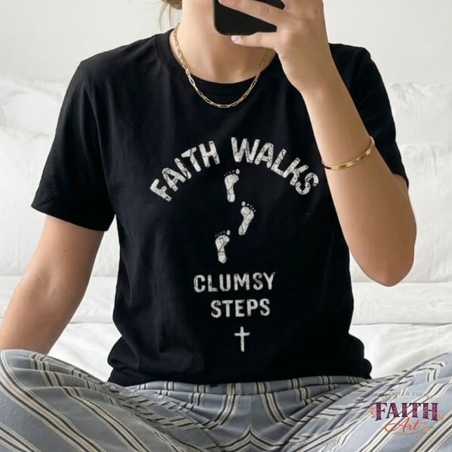 Camiseta Triblenda Faith Walks, Clumsy Steps – Funny Christian Footpr (Subido por el creador)