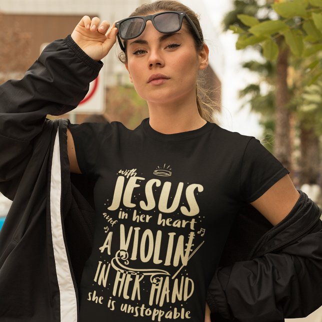 Camiseta Triblenda Familia de coincidencias de apoyo violinista crist (Christian Violinist with Jesus in Her Heart She Unstoppable T-shirt)