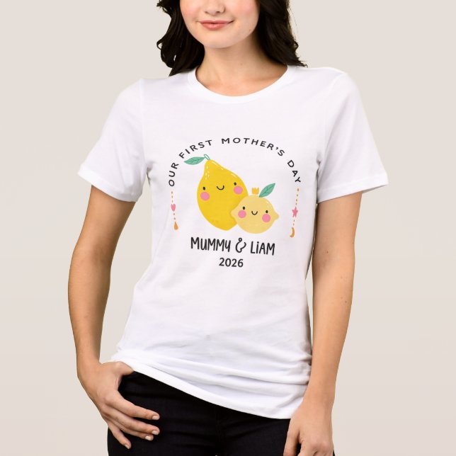 Camiseta Triblenda First Mother’s Day 2026 Cute Lemon Mom & Baby  (Anverso)