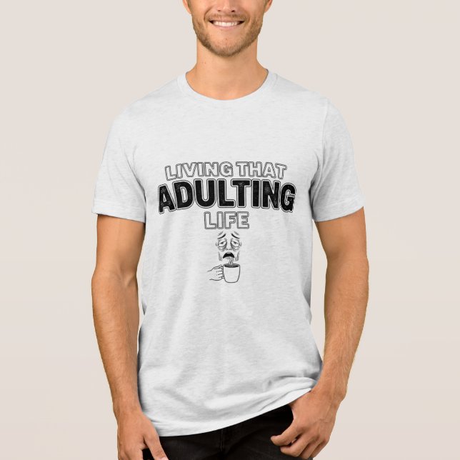 Camiseta Triblenda Funny Adulting Life Tired Coffee Slogan (Anverso)